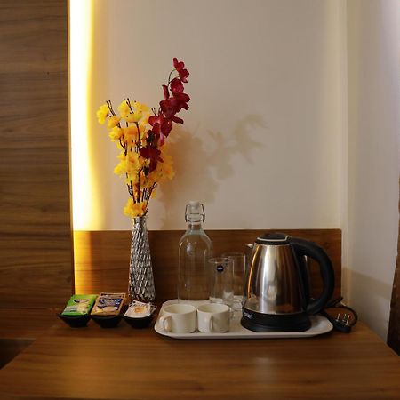 Silverkey Hotel Yelahanka Bangalore Esterno foto