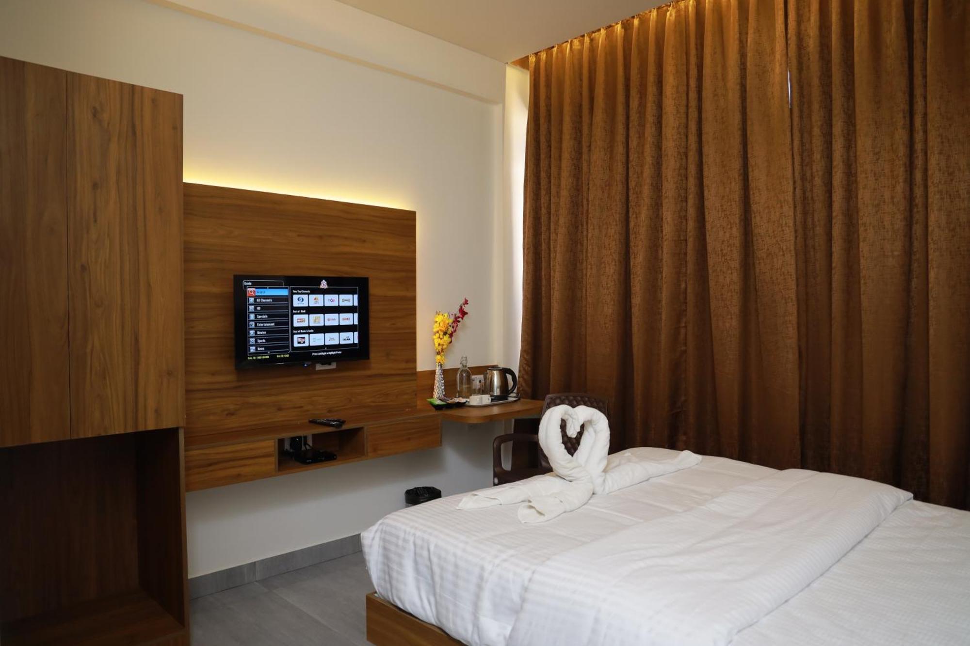 Silverkey Hotel Yelahanka Bangalore Esterno foto