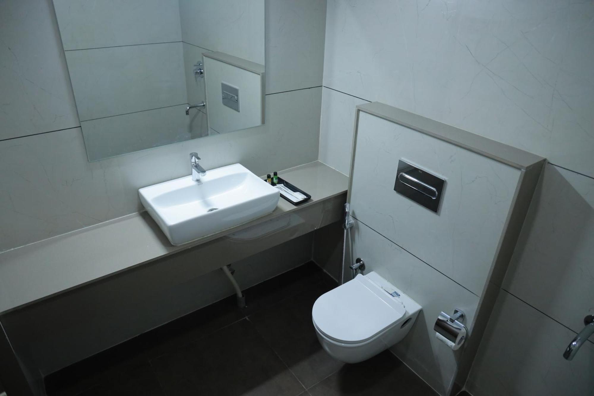 Silverkey Hotel Yelahanka Bangalore Esterno foto