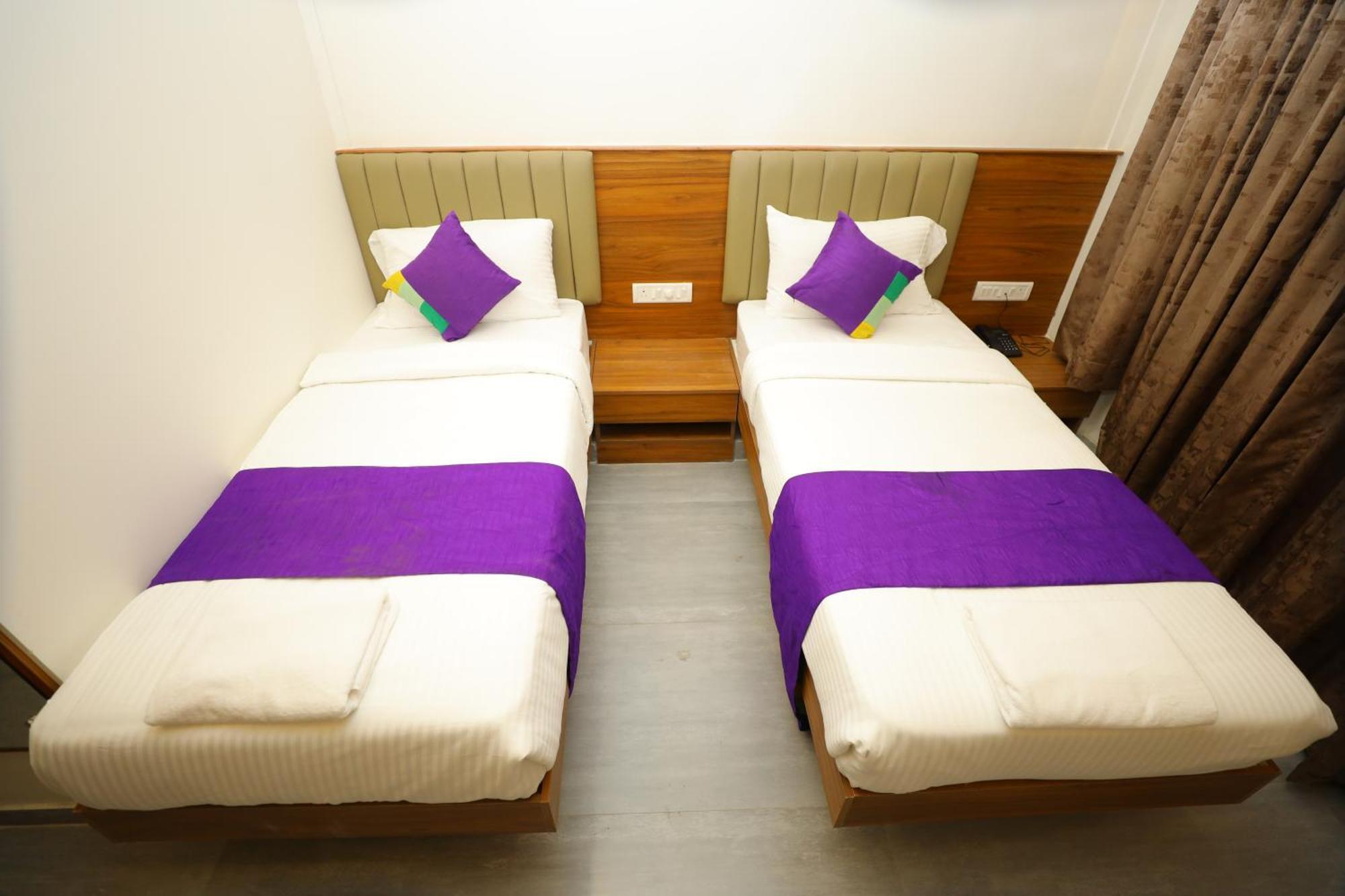Silverkey Hotel Yelahanka Bangalore Esterno foto